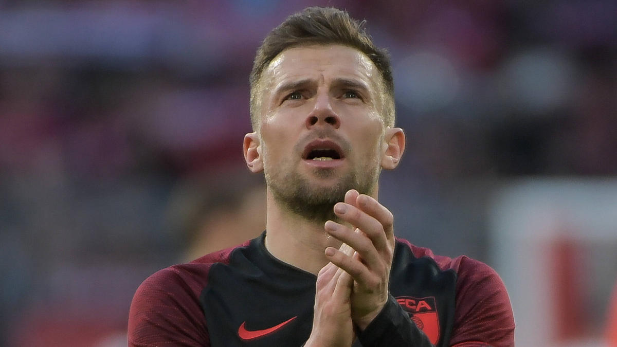 Macht nach mehr als einem Jahrzehnt beim FC Augsburg Schluss: Daniel Baier Macht nach mehr als einem Jahrzehnt beim FC Augsburg Schluss: Daniel Baier