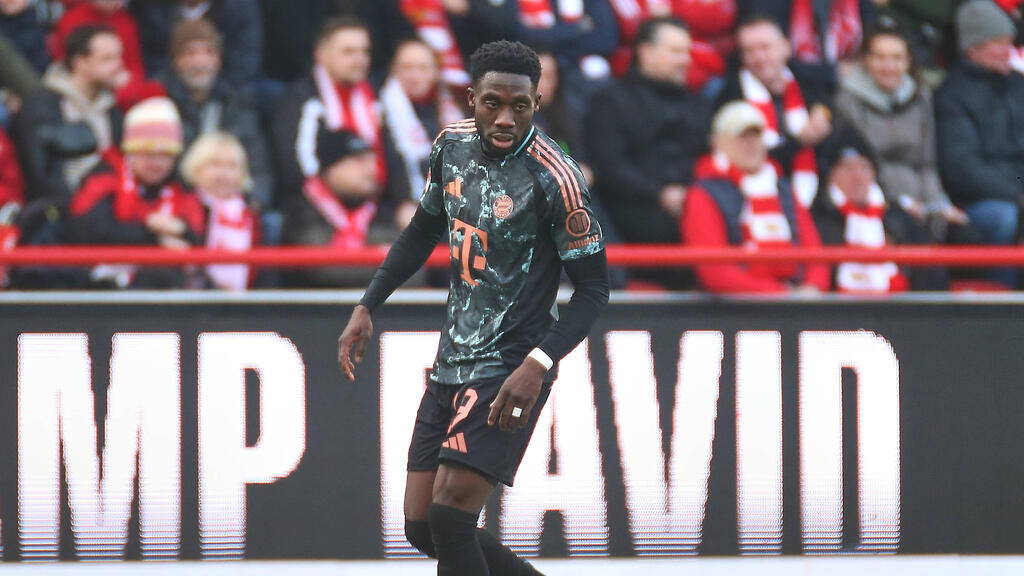 Alphonso Davies wird dem FC Bayern mehrere Monate fehlen Alphonso Davies wird dem FC Bayern mehrere Monate fehlen