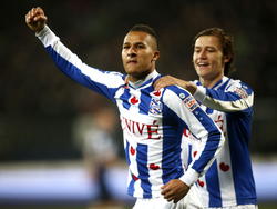 Al vroeg in de wedstrijd zorgt Luciano Slagveer (l.) ervoor dat sc Heerenveen op 1-0 komt tegen PEC Zwolle. (07-05-2015)