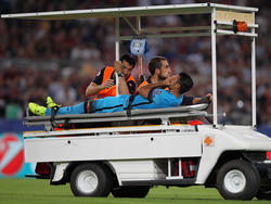 Rafinha se lesionó pocos minutos después del arranque del partido en Roma. (Foto: Getty)