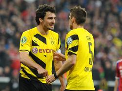 Sebastian Kehl stellt sich vor seinen ehemaligen Teamkollegen