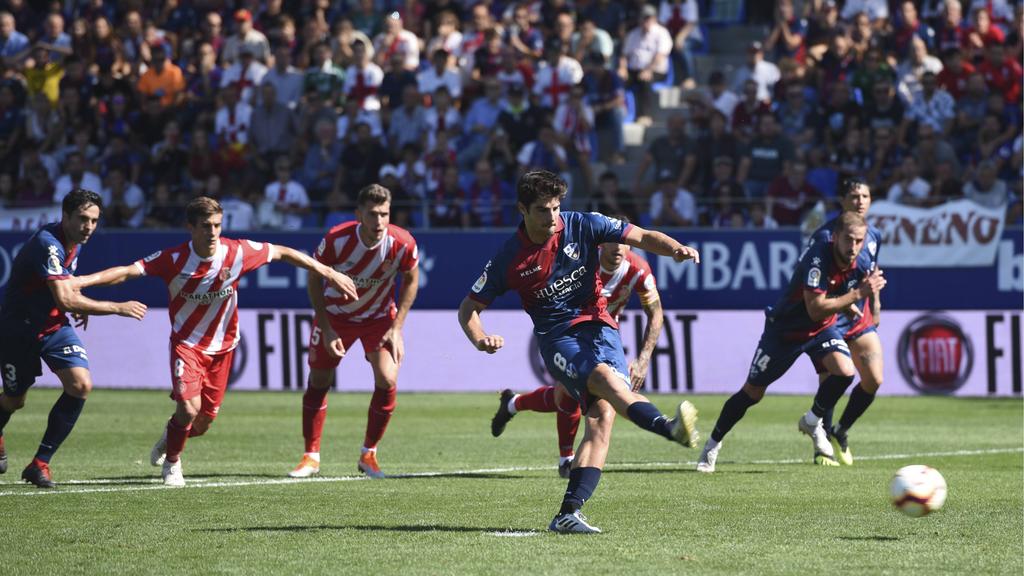 Melero marcó de penalti el empate para el Huesca. (Foto: Getty)