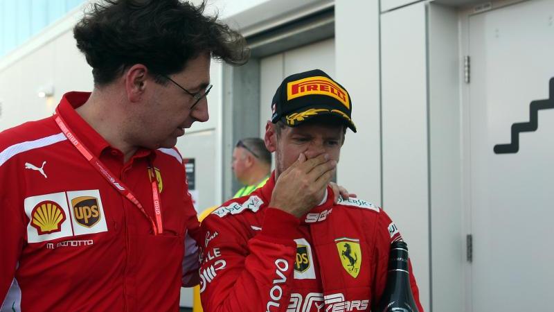 Ferrari-Teamchef Mattia Binotto (l.) erwartet kein Motivationsloch bei Sebastian Vettel (r). Foto: Photo4/Lapresse/Lapresse via ZUMA Press Ferrari-Teamchef Mattia Binotto (l.) erwartet kein Motivationsloch bei Sebastian Vettel (r). Foto: Photo4/Lapresse/Lapresse via ZUMA Press