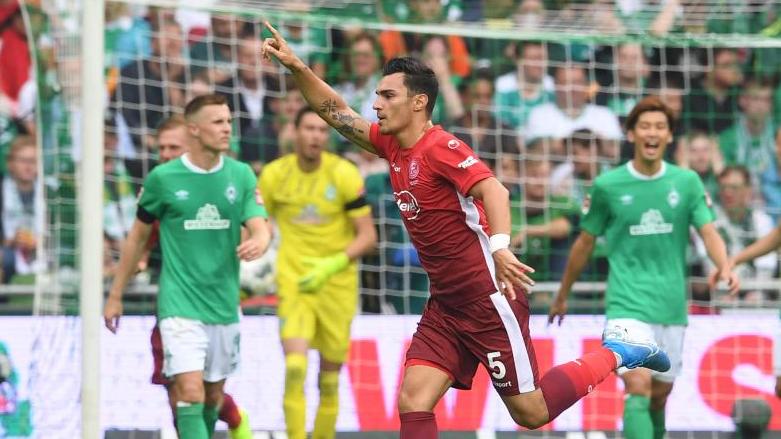 Hat seinen Vertrag mit Fortuna Düsseldorf vorzeitig verlängert: Kaan Ayhan (M.) jubelt über einen Treffer. Foto: Carmen Jaspersen Hat seinen Vertrag mit Fortuna Düsseldorf vorzeitig verlängert: Kaan Ayhan (M.) jubelt über einen Treffer. Foto: Carmen Jaspersen