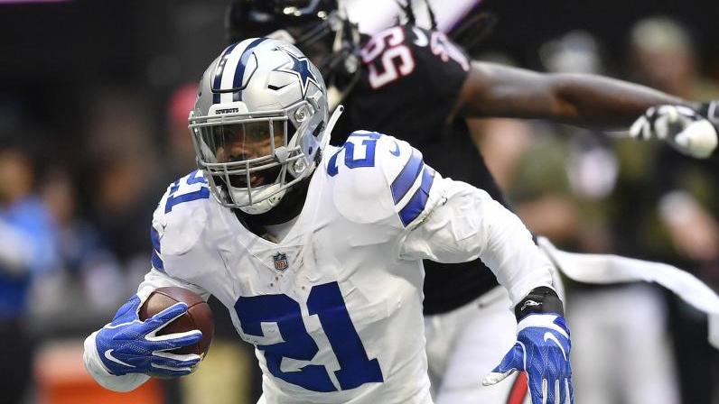 Ezekiel Elliott (l.) von den Dallas Cowboys in Aktion Ezekiel Elliott (l.) von den Dallas Cowboys in Aktion