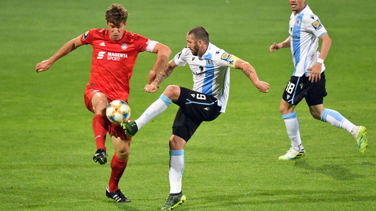 Nico Feldhahn (l.) verlängert beim FC Bayern