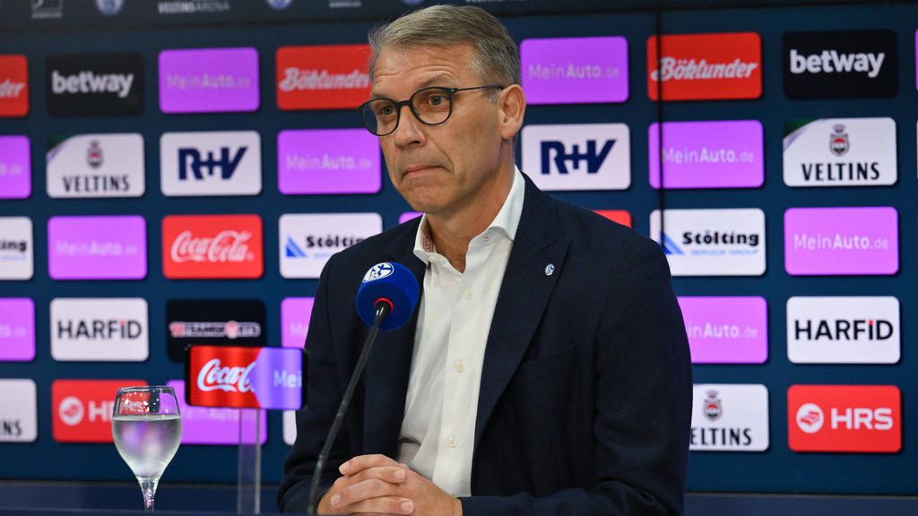 Peter Knäbel nimmt die Profis des FC Schalke 04 in die Pflicht