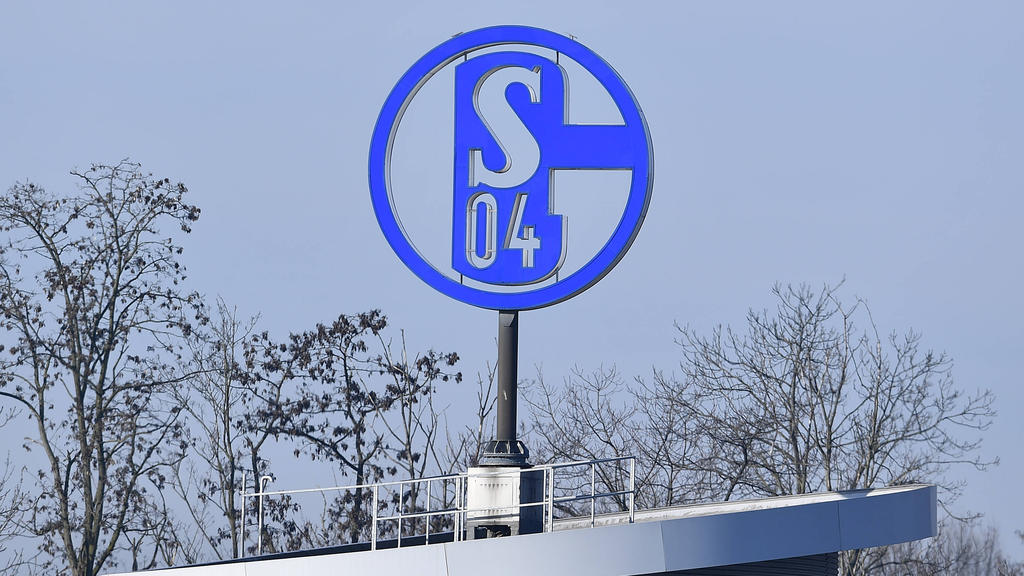 Weil der BVB seine Debütsaison spielt, kam es zum ersten VBL-Revierderby gegen den S04 Weil der BVB seine Debütsaison spielt, kam es zum ersten VBL-Revierderby gegen den S04