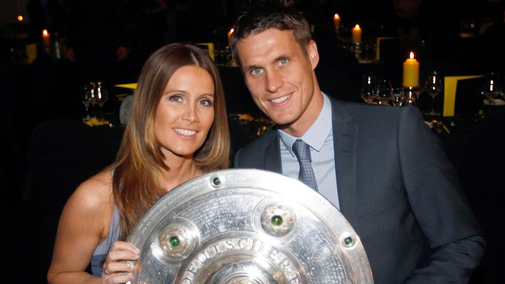 Sebastian Kehl und seine damals noch Freundin Tina 2012 nach dem Gewinn der deutschen Meisterschaft