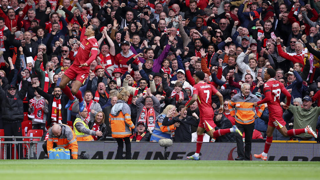 Der FC Liverpool greift nach der Meisterschaft Der FC Liverpool greift nach der Meisterschaft