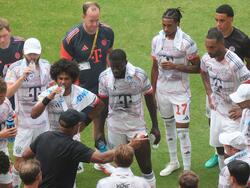 Bei der Club-WM - hier zu sehen Spieler des FC Bayern - gab es immer wieder Trinkpausen zur Erholung. 