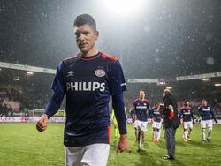 Stijn Schaars verlaat het speelveld na afloop van het competitieduel NEC Nijmegen - PSV (14-02-2016).