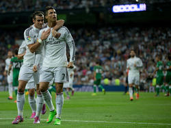 Cristiano Ronaldo und Gareth Bale bejubeln den Sieg gegen Elche