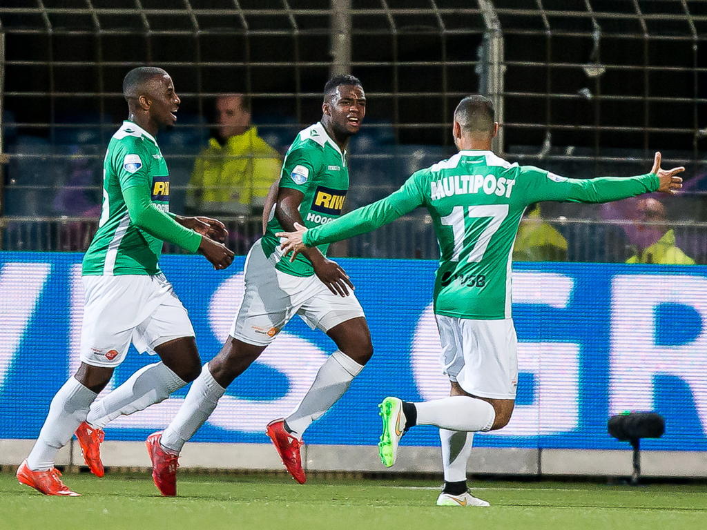 FC Dordrecht komt na de vroege openingstreffer van Heracles Almelo langszij. Anthony Biekman (l.) viert samen met Sean Klaiber (r.) het doelpunt van Everon Pisas. (04-04-2015) FC Dordrecht komt na de vroege openingstreffer van Heracles Almelo langszij. Anthony Biekman (l.) viert samen met Sean Klaiber (r.) het doelpunt van Everon Pisas. (04-04-2015)