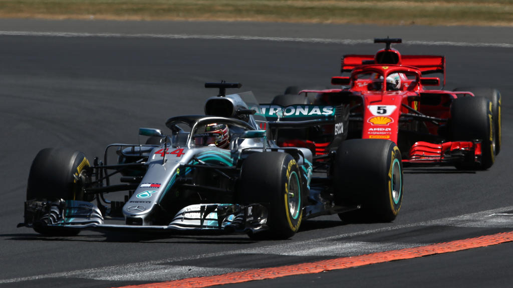 Vettel kam in Ungarn hinter Lewis Hamilton ins Ziel Vettel kam in Ungarn hinter Lewis Hamilton ins Ziel