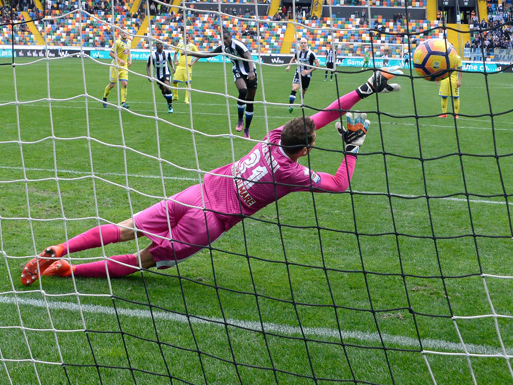 El colombiano Zapata transformó el segundo penalti para el Udinese. (Foto: Getty)