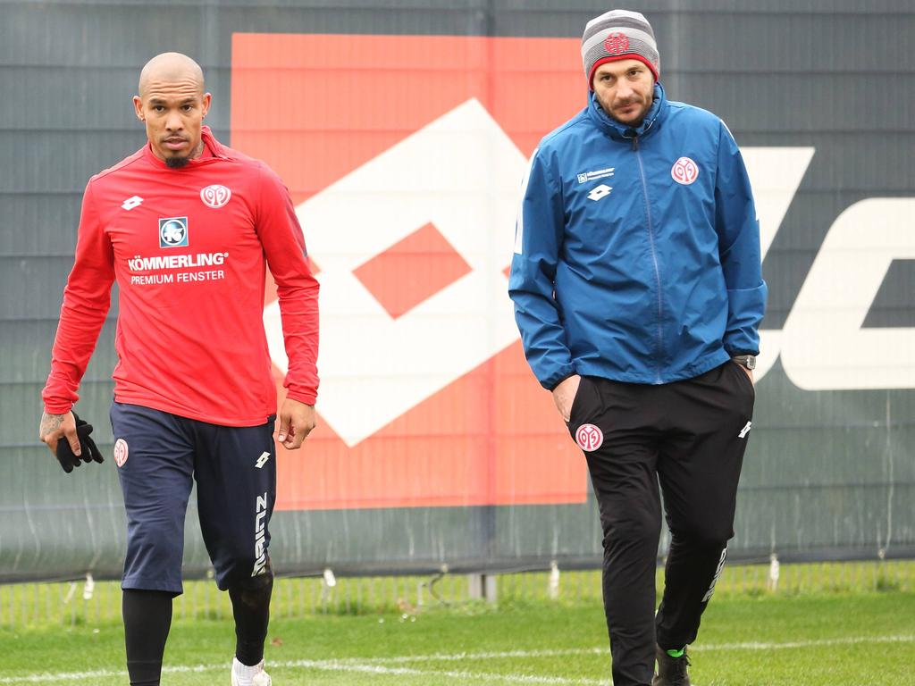 Mainz-Trainer Sandro Schwarz (r.) und sein Routinier Nigel de Jong