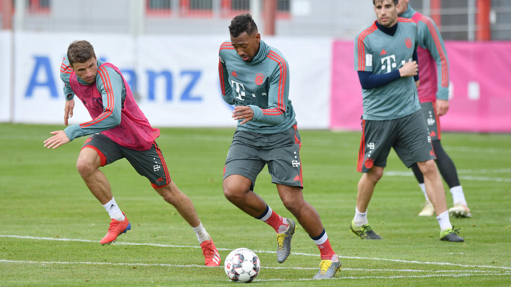 Würde beim FC Bayern gern weiter Jérôme Boateng an seiner Seite haben: Thomas Müller (l.)