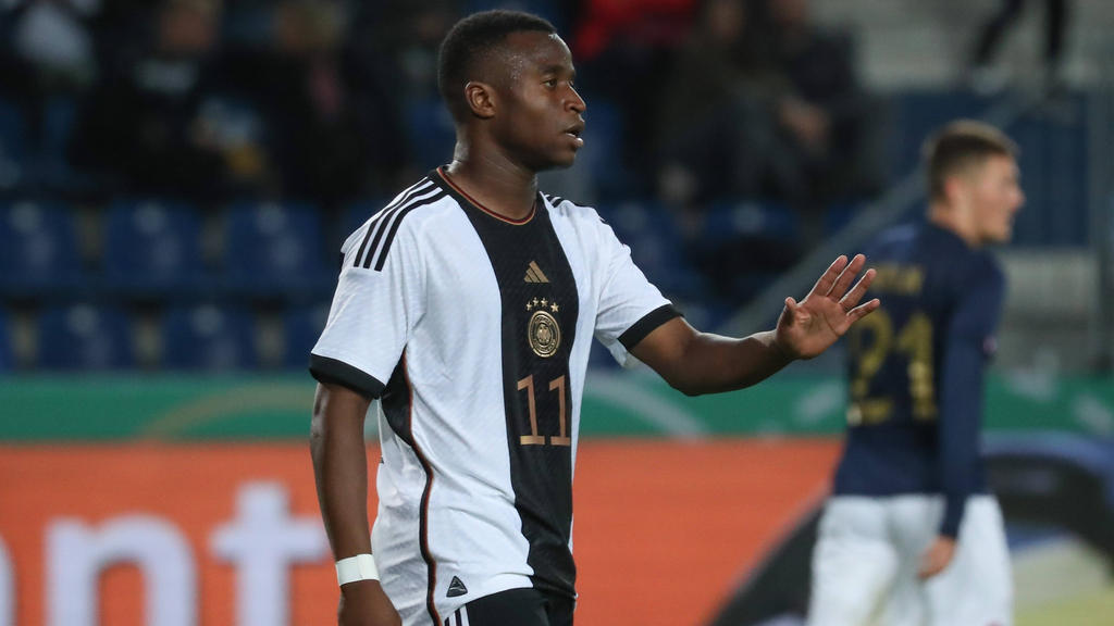 Youssoufa Moukoko startet für die Nationalmannschaft Youssoufa Moukoko startet für die Nationalmannschaft