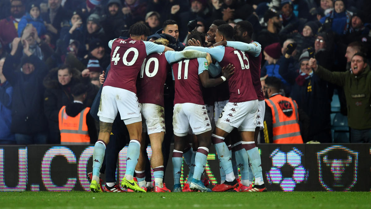 Aston Villa jubelt kollektiv nach dem 2:1 gegen Leicester