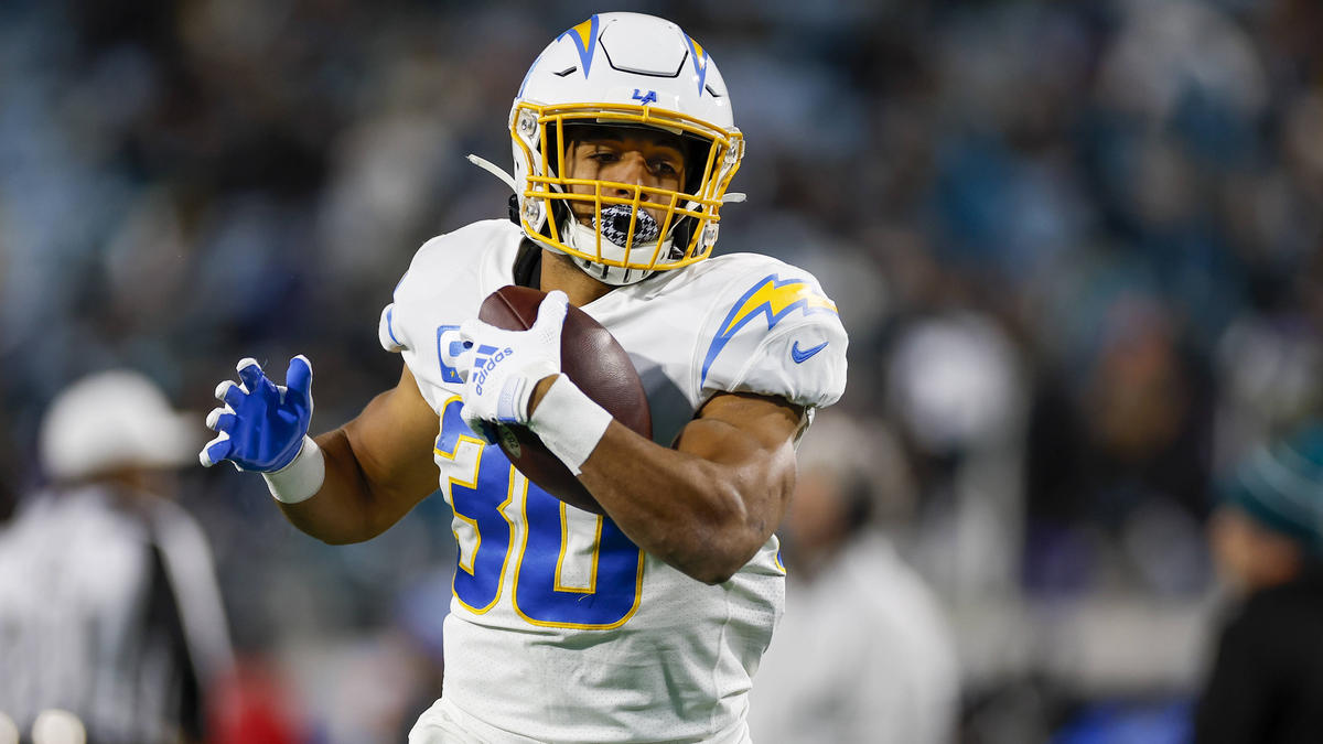 Austin Ekeler wird wohl auch 2023 das Chargers-Jersey tragen