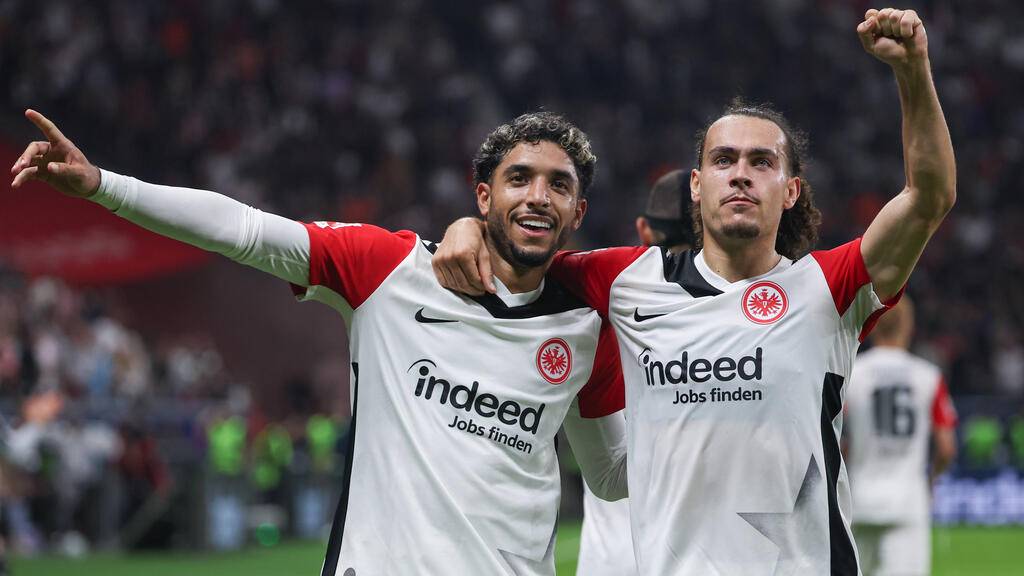 Omar Marmoush (l.) traf zuletzt für die Eintracht gegen Gladbach