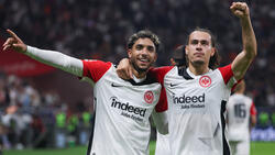 Omar Marmoush (l.) traf zuletzt für die Eintracht gegen Gladbach