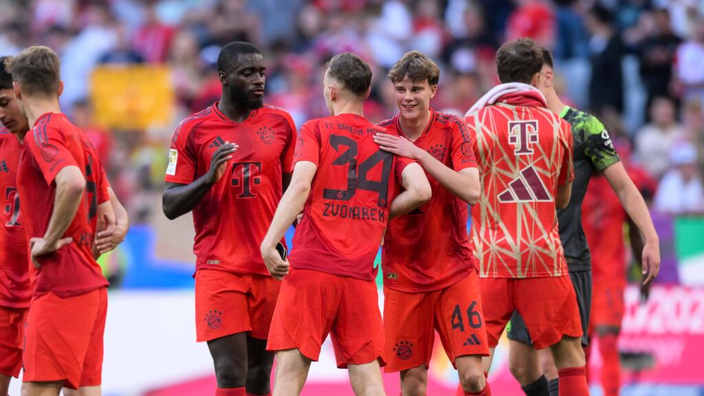 Auch Jonathan Asp Jensen (r.) verlässt den FC Bayern Auch Jonathan Asp Jensen (r.) verlässt den FC Bayern
