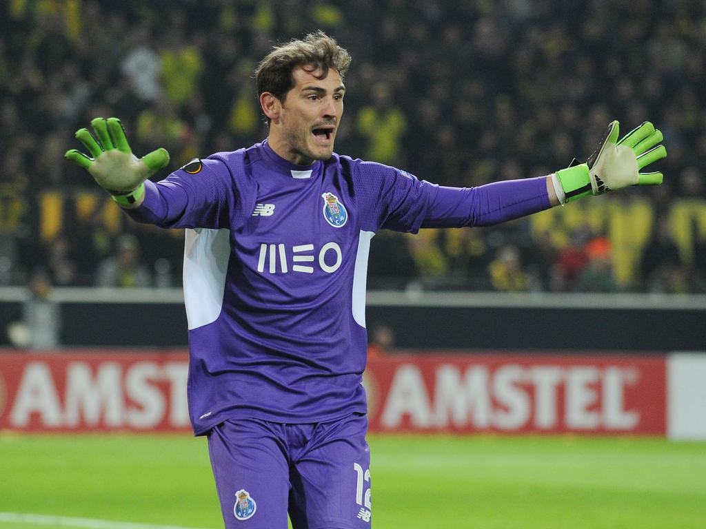 Iker Casillas laat van zich horen tijdens het Europa League-duel Borussia Dortmund - FC Porto. (18-02-2016)