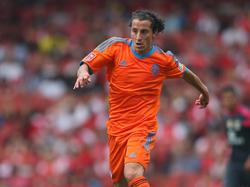 Andrés Guardado in actie op de Emirates Cup in de wedstrijd Valencia - Benfica. (03-08-2014)