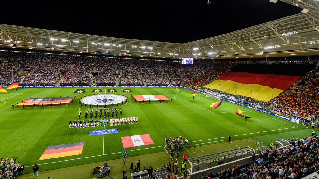 Der DFB setzt vor dem Spiel ein Zeichen gegen Rassismus Der DFB setzt vor dem Spiel ein Zeichen gegen Rassismus