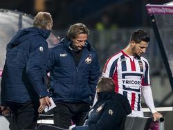 Fran Sol loopt teleurgesteld het veld af na zijn rode kaart voor Willem II tegen FC Utrecht. (22-10-2016)