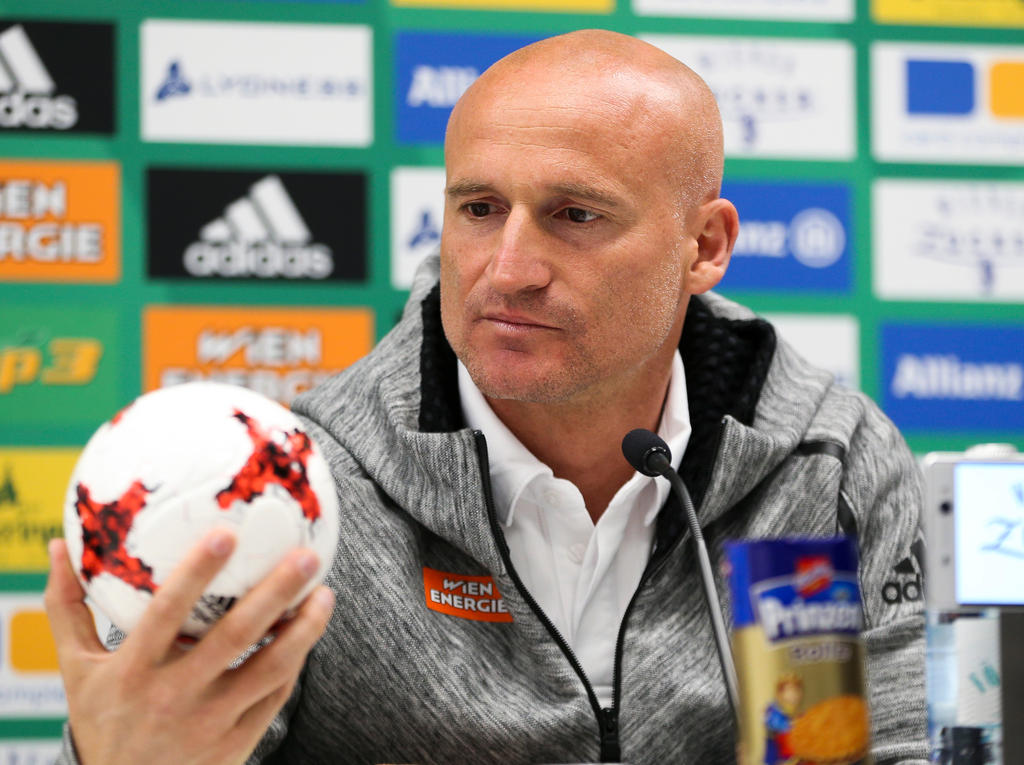 Goran Djuricin wird den Rapid-Spielern auch in der kommenden Saison den Fußball erklären