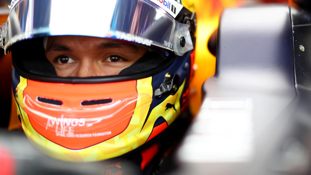 Alex Albon ist auf dem Boden geblieben Alex Albon ist auf dem Boden geblieben