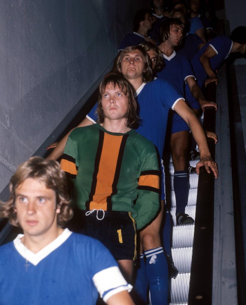 Helmut Pabst auf der Rolltreppe im Parkstadion
