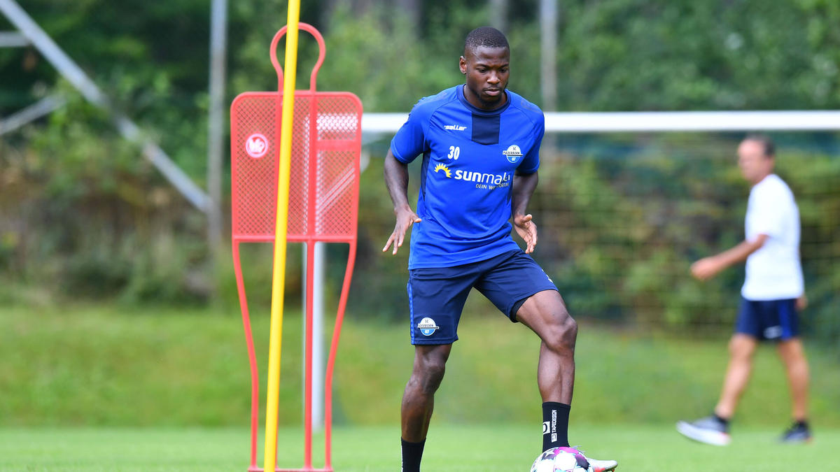 Streli Mamba trainiert wieder mit dem SC Paderborn Streli Mamba trainiert wieder mit dem SC Paderborn