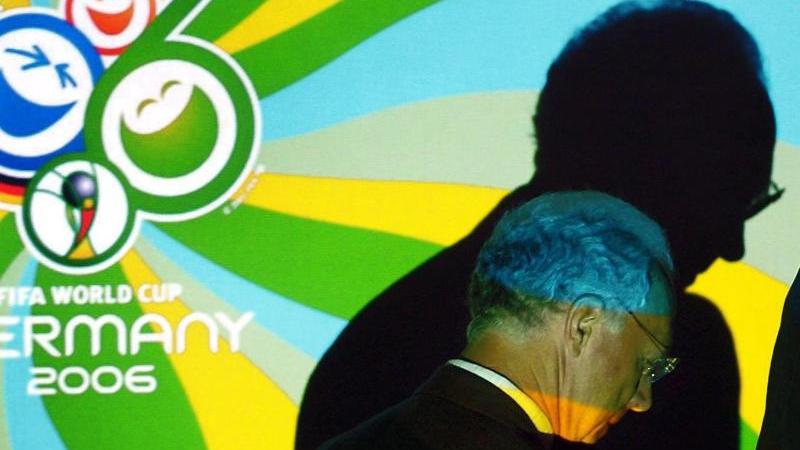 Franz Beckenbauer geriet wegen der WM-Vergabe von 2006 in den Fokus Franz Beckenbauer geriet wegen der WM-Vergabe von 2006 in den Fokus