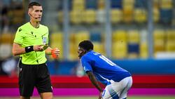Schiedsrichter Manfredas Lukjancukas (l.) stand nach dem Viertelfinale zwischen Italien und Deutschland in der Kritik