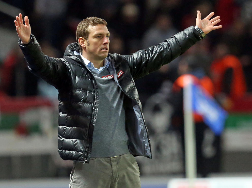 Markus Weinzierl soll langfristig bei Augsburg bleiben Markus Weinzierl soll langfristig bei Augsburg bleiben