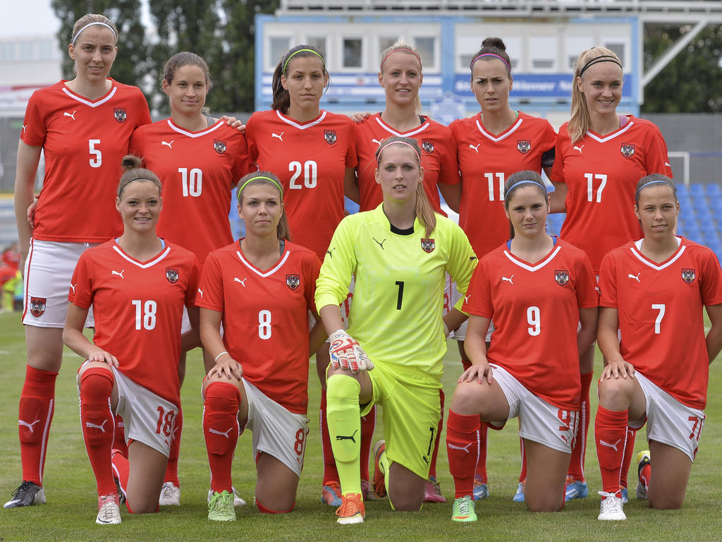 Das österreichische Frauen-Nationalteam vor dem Spiel gegen Finnland