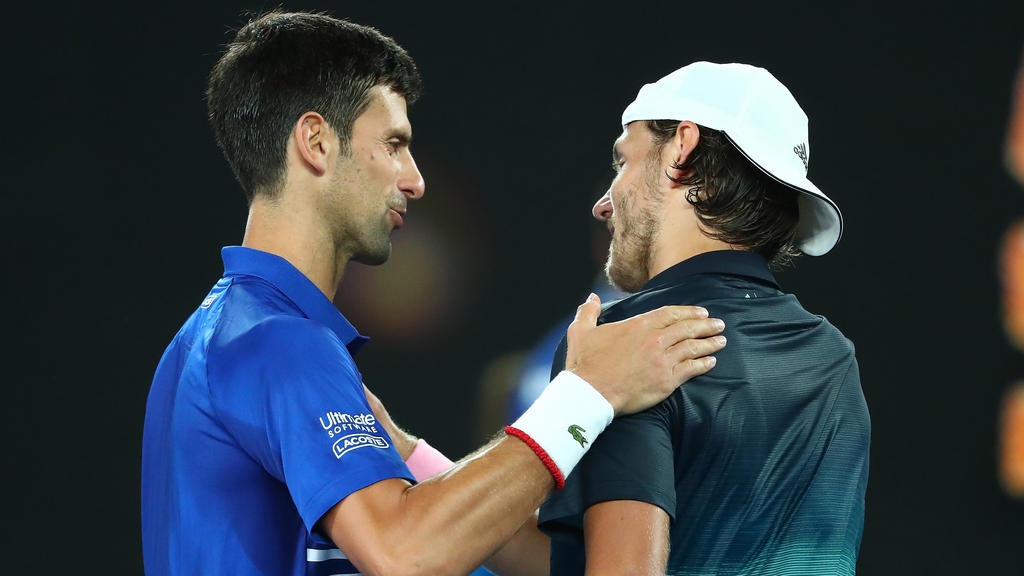 Djokovic (li.) ließ Pouille bei den Australian Open keine Chance Djokovic (li.) ließ Pouille bei den Australian Open keine Chance