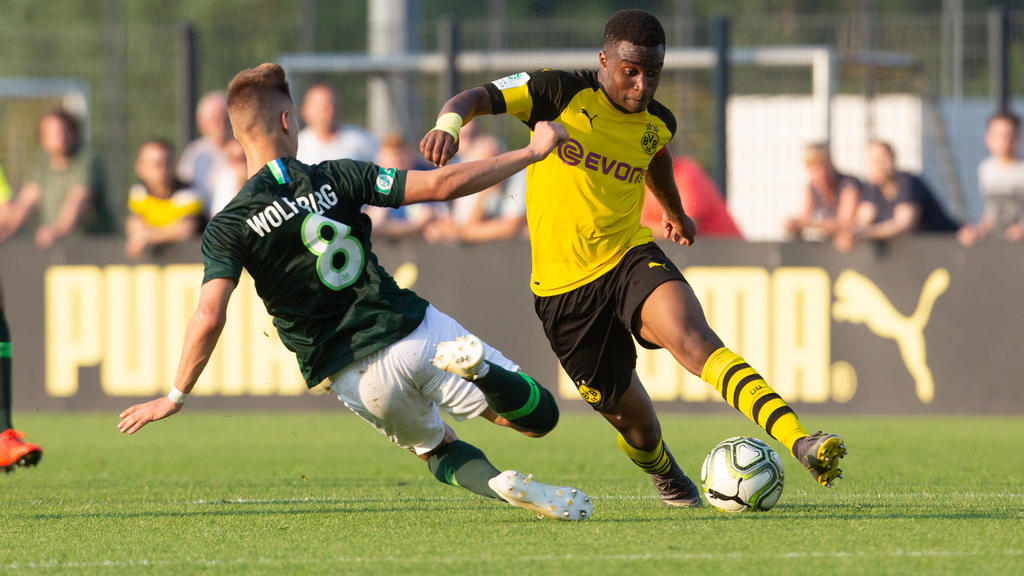 Youssoufa Moukoko (hier im Hinspiel) traf auch im zweiten Duell gegen den VfL Wolfsburg