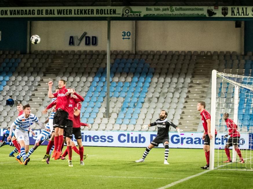 De Graafschap - Helmond Sport wordt afgewerkt in een leeg stadion. De Superboeren moeten van de KNVB één duel zonder supporters spelen, nadat vorig seizoen rellen uitbraken tegen Go Ahead Eagles. (22-10-2016)