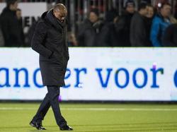 Sunday Oliseh druipt af nadat hij met zijn Fortuna Sittard een 2-0 nederlaag lijdt op bezoek bij Almere City. (27-01-2017)