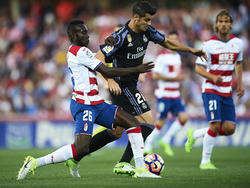 Morata conduce el balón en Los Cármenes (Foto: Getty)