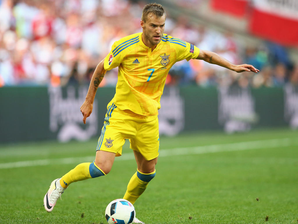 Andriy Yarmolenko con la camiseta de la selección ucraniana. (Foto: Getty)