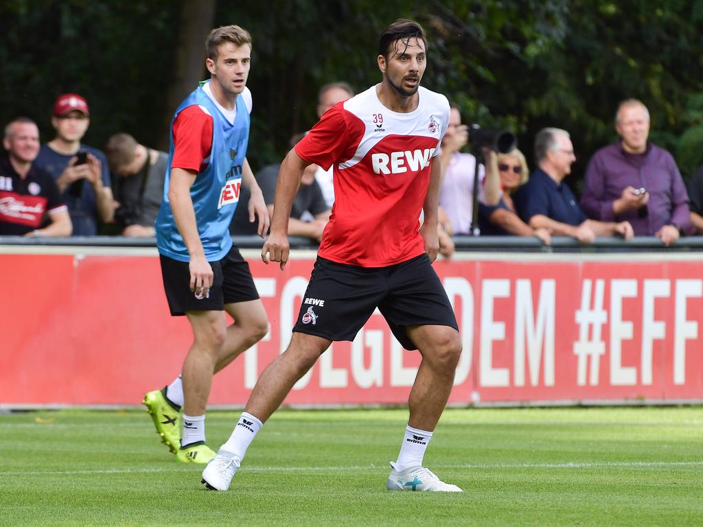 Claudio Pizarro (r.) ist Hoffnungsträger des 1. FC Köln
