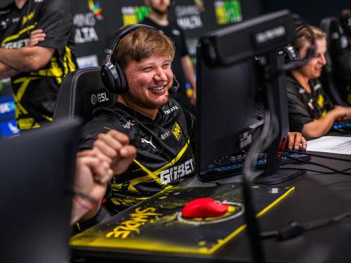Navi-Star s1mple durfte sich in der CS:GO-Liga ESL Pro League über ein klares 2:0 gegen FaZe freuen.