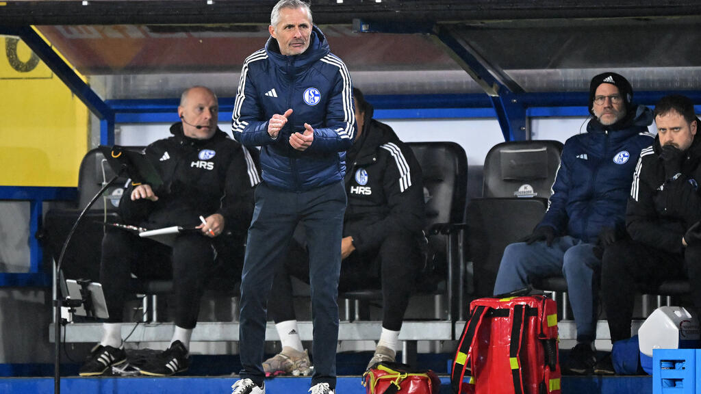 Kees van Wonderen bleibt vorerst Trainer des FC Schalke 04 Kees van Wonderen bleibt vorerst Trainer des FC Schalke 04