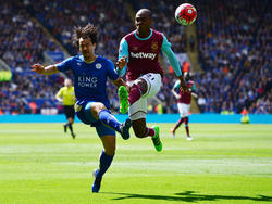Shinji Okazaki (l.) und Leicester City mussten sich gegen Angelo Ogbonna und West Ham mit einem Punkt zufrieden geben